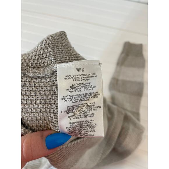 BCBGeneration V-Neck Sweater Gray Stripe Cotton & Acrylic Size XS - Picture 3 of 5